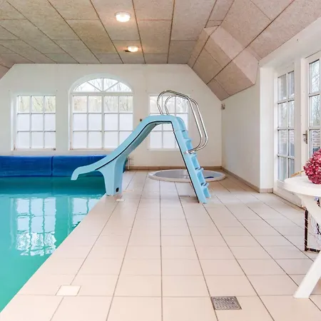 Дом отдыха Luxury Pool House Near Sea - By Traum Harboor