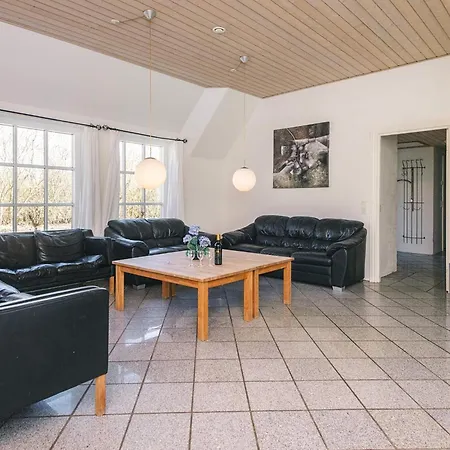 Luxury Pool House Near Sea Holiday home