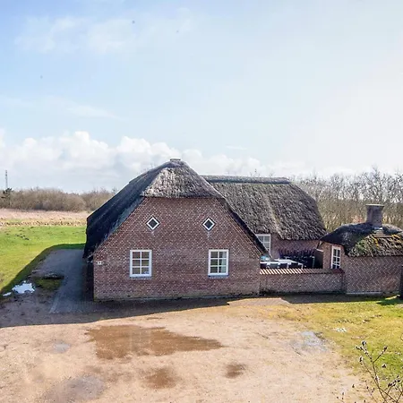 Holiday home Luxury Pool House Near Sea *