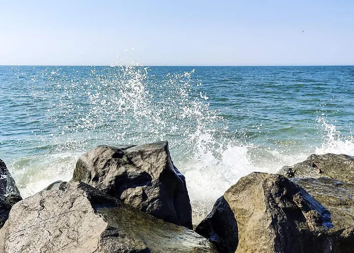 Luxury Pool House Near Sea - By Traum Дом отдыха Harboor