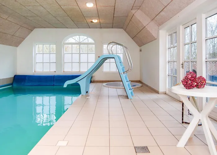 Дом отдыха Luxury Pool House Near Sea - By Traum Harboor